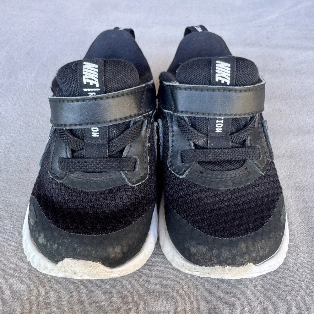 Size 5c - Nike Revolution Toddler Shoes Black/White BQ5673-003